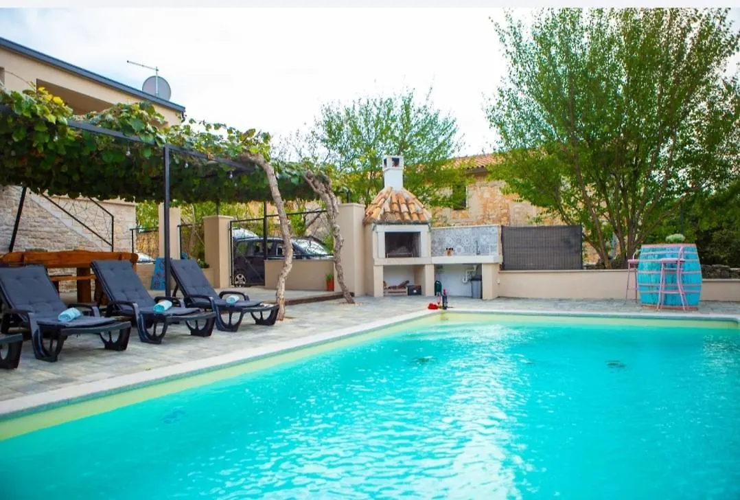 Holiday home Kuca Poli Stare Nuoni Villa Modrusani